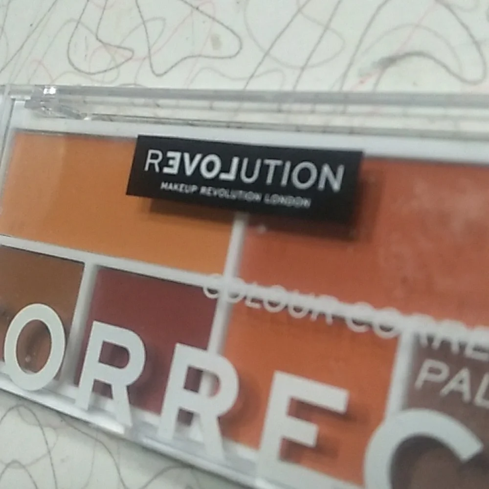NWT Makeup Revolution London Colour Corrector Pallette